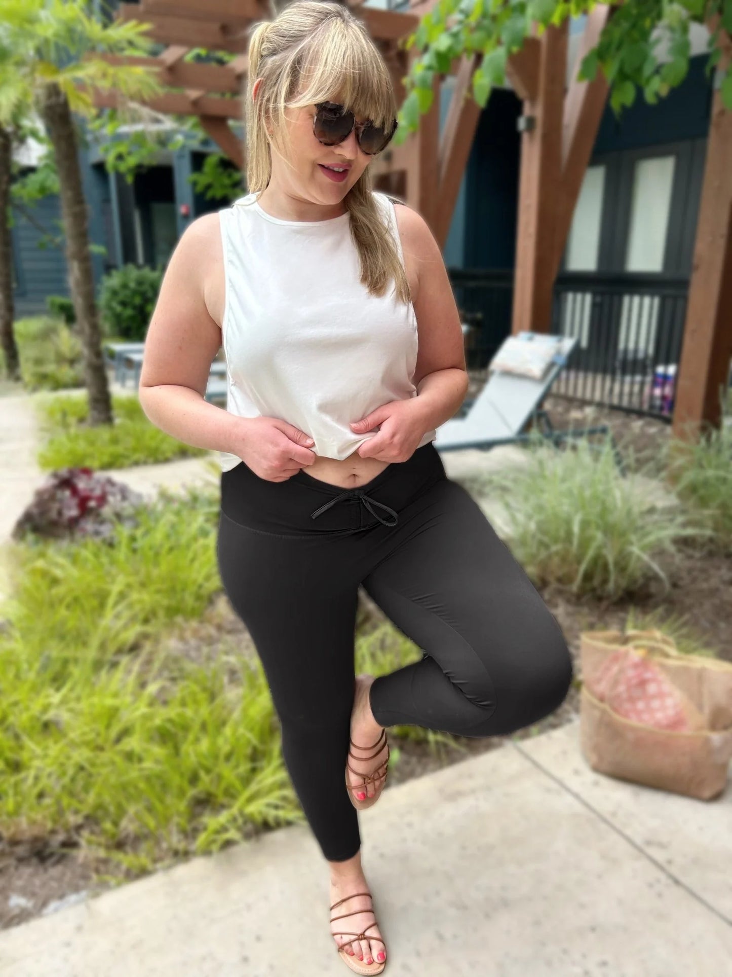 Curve & Contour scrunch compression leggings (2 colors)• Quick Ship