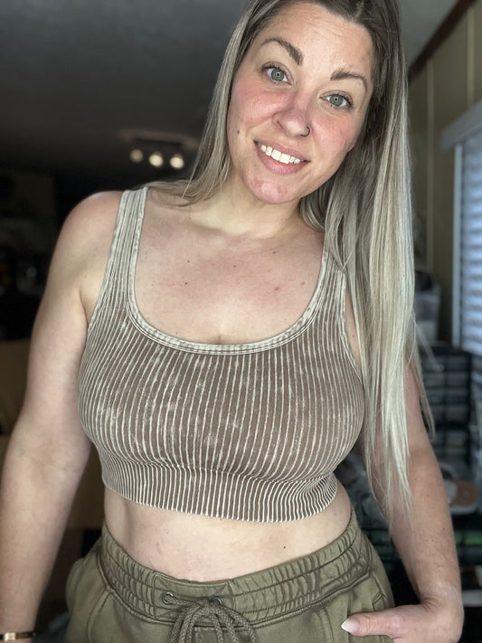 REVERSIBLE mineral washed ribbed crop tank - seamless • MOCHA