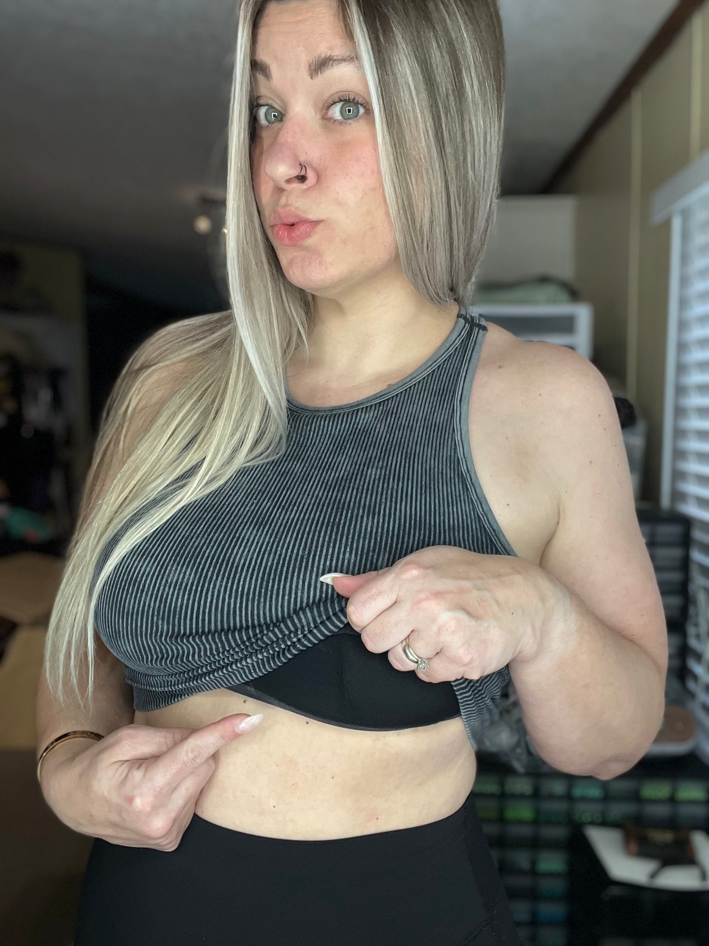 Stonewashed ribbed crop tank - built in bra • ASH BLACK