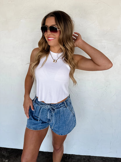 Sutton pleated shorts • Quick Ship